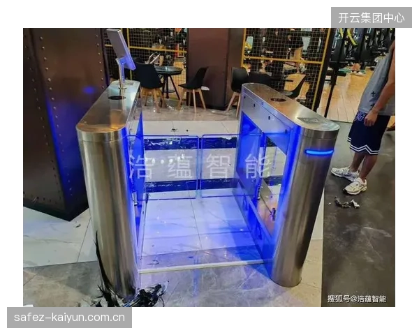 赛事运营方为何在引入智能闸机后，入场核验总时长反而呈现滞后式增长？